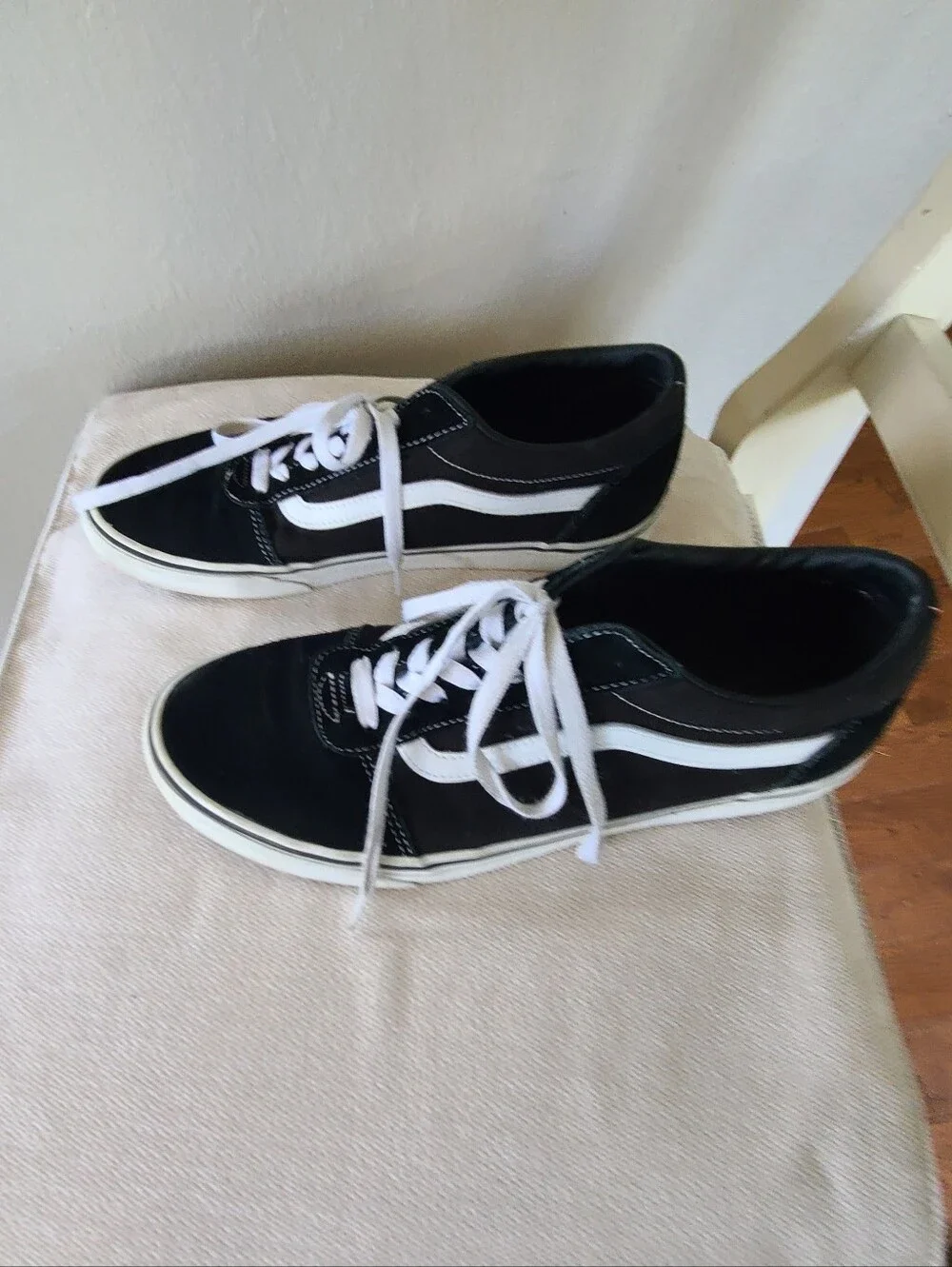 Men's Vans Black and White Low-Top Men's Sneakers